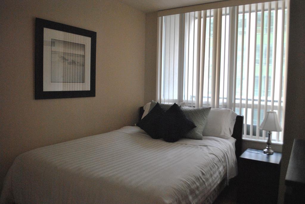 Livingsuites Toronto - 20 Blue Jays Way 外观 照片